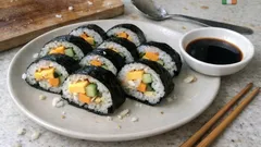 Kimbap facile con uova, cheddar e cetriolo: rotolini compatti da tagliare perfetti